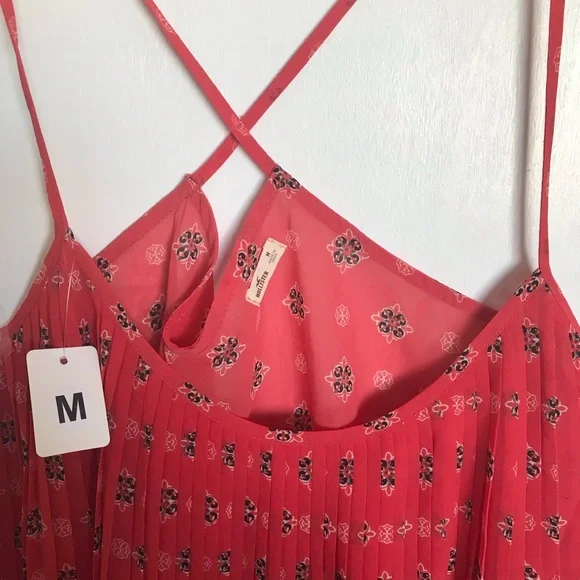 Hollister Crinkle Camisole Top - Size M - Picture 3 of 10